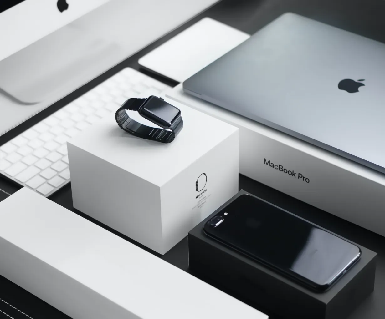 MacBook buying guide for Kampala shoppers inspecting specs at Mudde AI shop